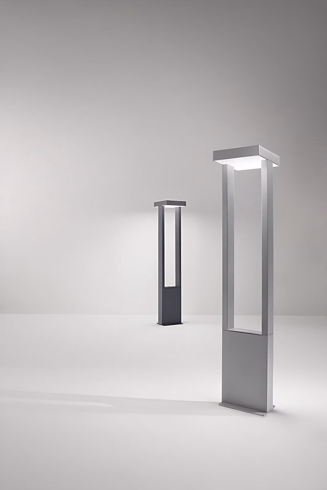 Kapp - Paletto da Giardino a Led 14W, IP65, 1120lm, H.65cm, 3000K, Alluminio Verniciato, Paletto da esterno, Grigio Cemento - Perenz