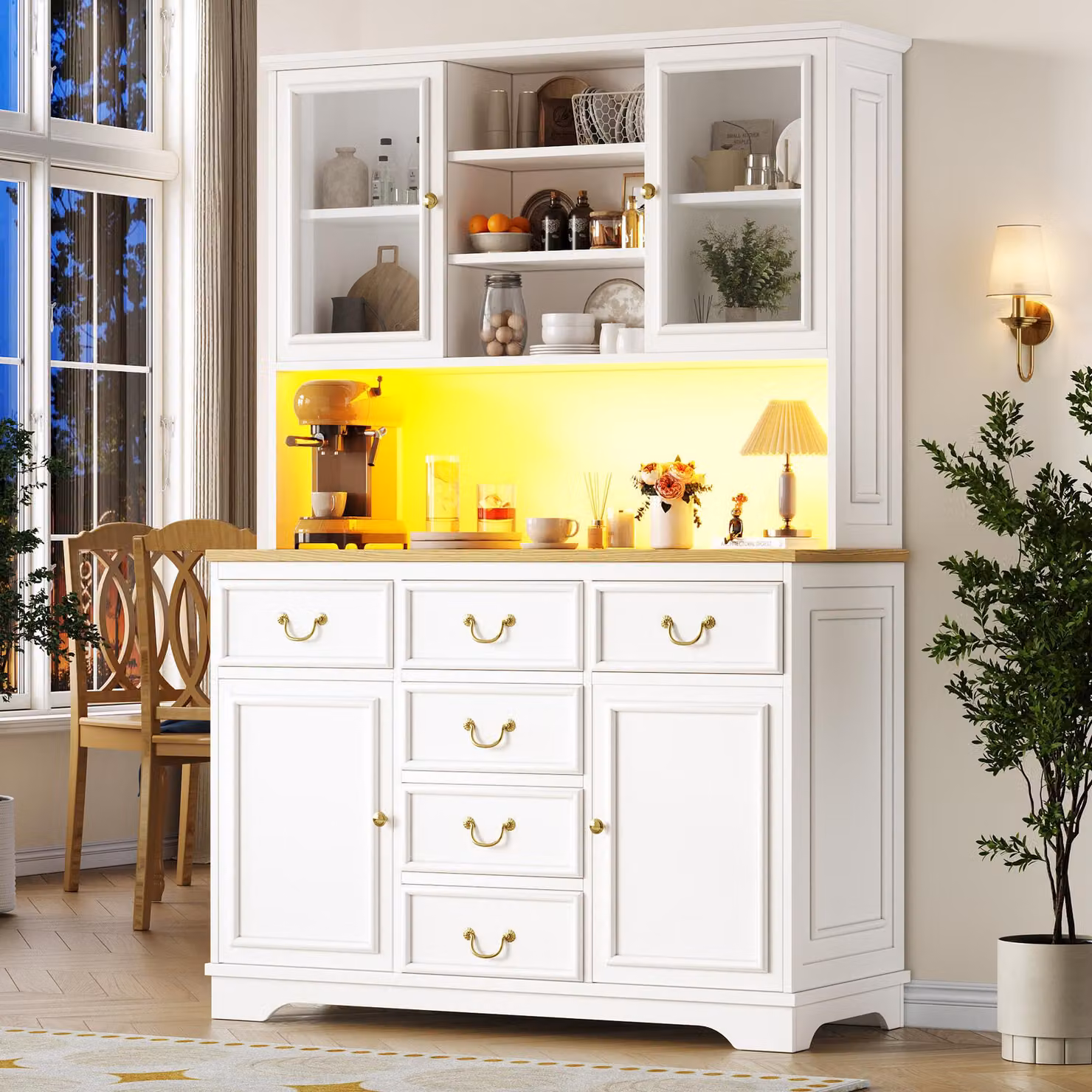 Mobile da cucina Flieks con porte USB e prese di corrente, credenza con striscia luminosa a LED e ante per snack, mobile contenitore 118×39,5×180 cm, bianco