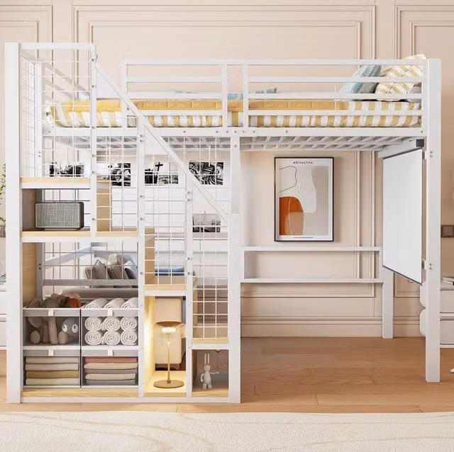Letto a soppalco ULEVR 140x200 cm con scala, modulo guardaroba e protezioni, MDF e metallo bianco