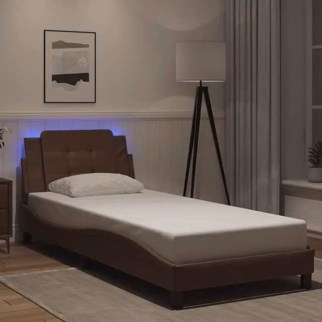 Letto con base rigida e illuminazione LED vidaXL, rivestimento in ecopelle marrone con porta di ricarica USB, L 80 x P 200 cm