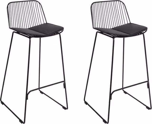 Set di 2 sedie da bar BELIANI in metallo nero opaco con schienale in filo di ferro e cuscini in ecopelle stile industriale ed elegante