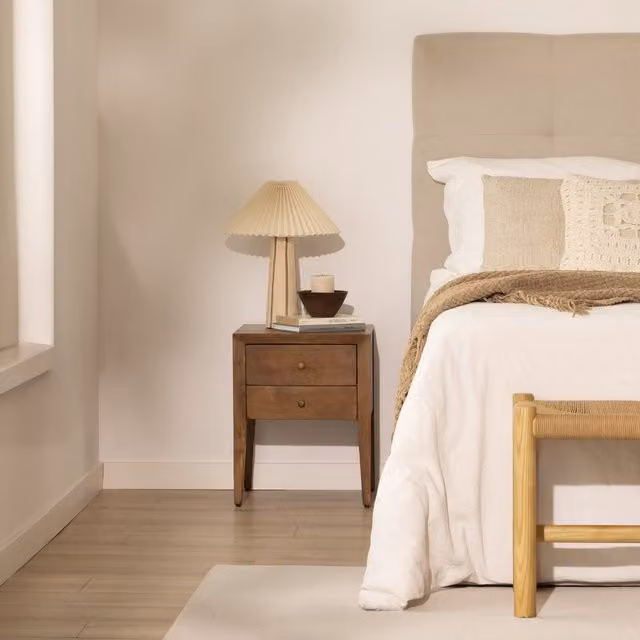 Comodino Pikasso Banak in legno massiccio di mango colore marrone L: 50 cm, P: 40 cm, H: 2 cm