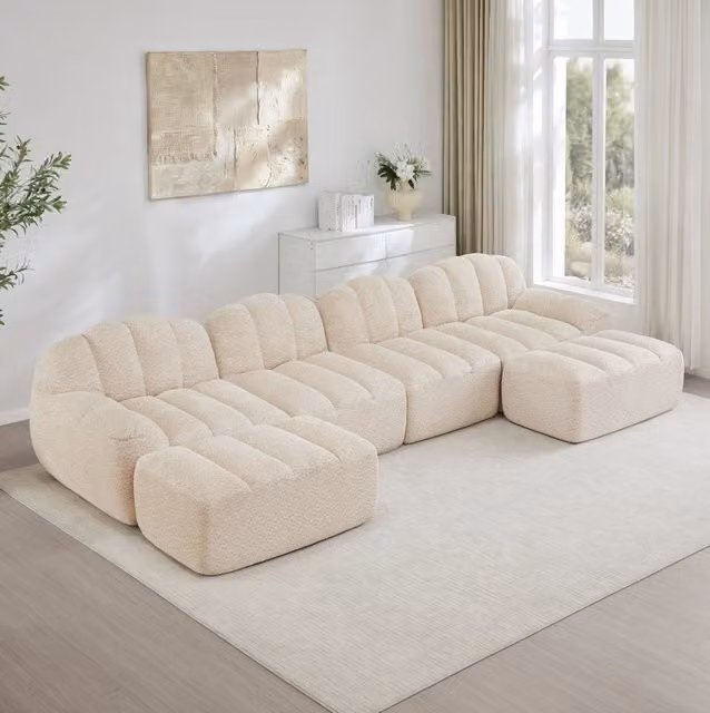 Divano modulare MODFU a forma di U con 2 ottomani coordinati in tessuto bouclé beige e bianco per il tuo soggiorno