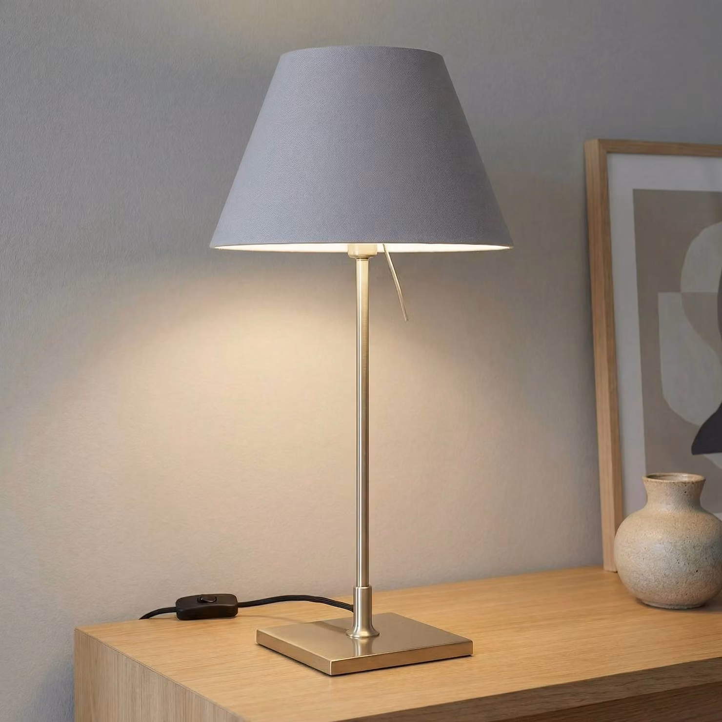 Luceplan Lampada da tavolo Costanzina, Bianco / Opale, Soggiorno / Sala da pranzo, Alluminio, Design, Lampada da tavolo
