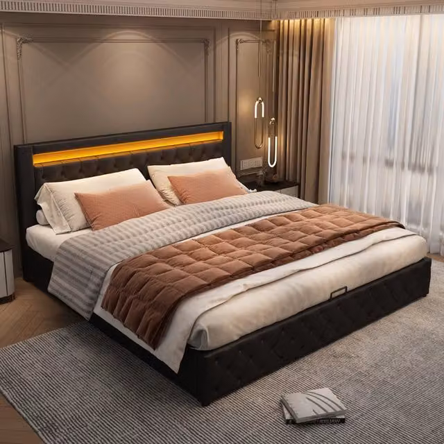 Letto contenitore Mivray con sollevamento idraulico, rete a doghe e illuminazione LED integrata, rivestito in ecopelle nera, L/P: 140 x 190 cm