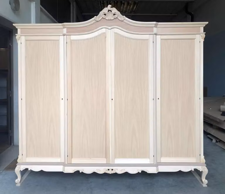 Armadio classico barocco a 4 ante in legno di faggio e pioppo non trattato Mobili 2G L/P/H: 225 x 73 x 230 cm