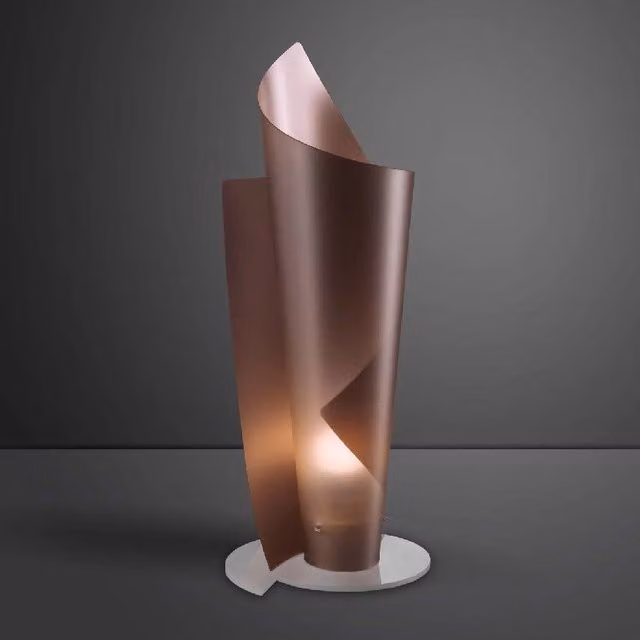 Lampada da tavolo IPERBRIKO VELA colore rame con lampadina sostituibile E27, Diametro: 27 cm, Altezza: 70 cm