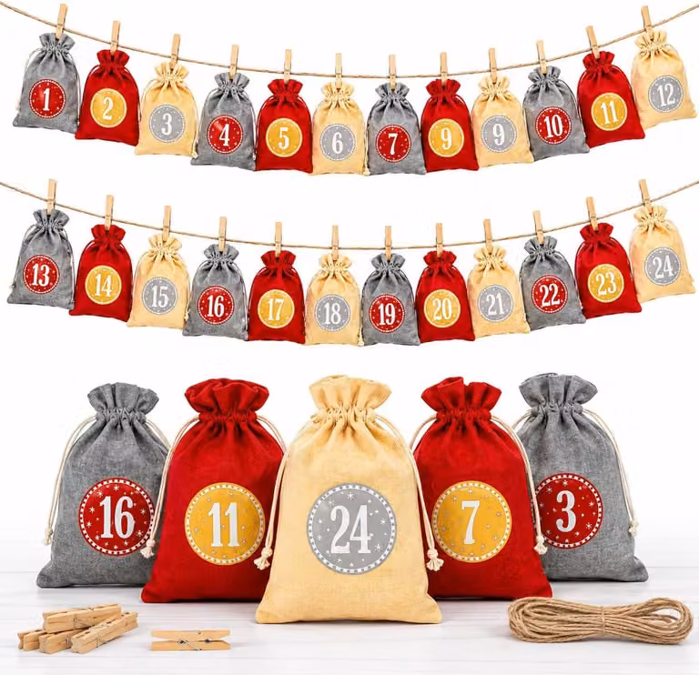 Calendario dell'Avvento da riempire, sacchetti modello 2, 24 sacchetti nei colori rosso, grigio e beige, con numeri, parentesi e corda, set riutilizzabile per il fai-da-te.