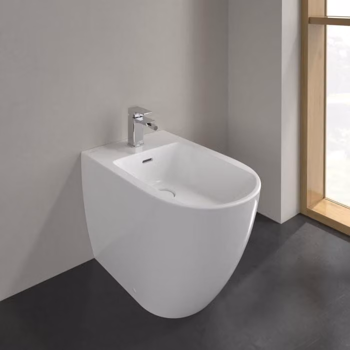 Villeroy & Boch Subway 3.0 - Bidet a pavimento, con troppopieno, foro per miscelatore, CeramicPlus, bianco alpino 447100R1