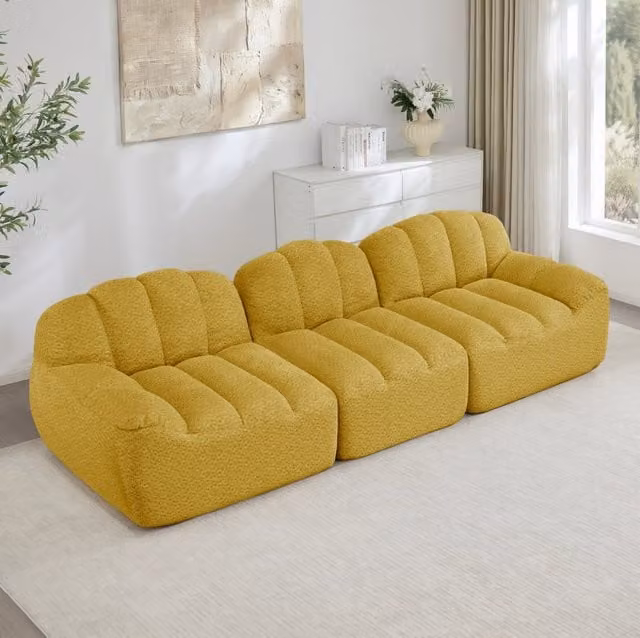 Divano modulare per soggiorno in fleece granulato giallo; design senza struttura con seduta ampia