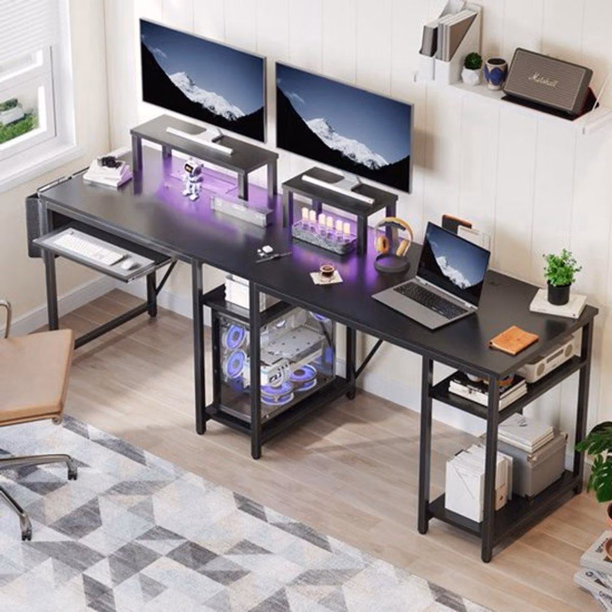 Scrivania angolare compatta per gaming, con illuminazione LED e prese di corrente - 140x60x75 cm - Nera