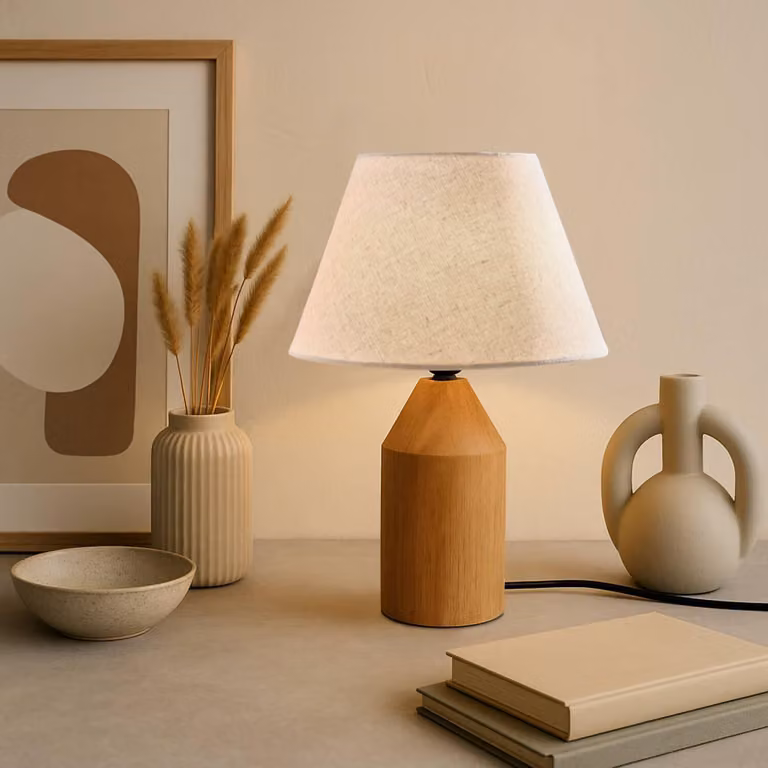 Opviq, lampada da tavolo di alta qualità con struttura in legno, color crema e rovere, altezza 30 cm, Ø 22 cm, cavo da 150 cm, attacco E27, max. 40 W, IP20 | Design scandinavo per la casa moderna.