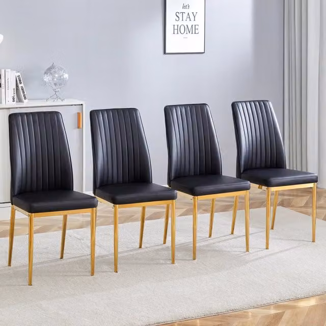 Set di 4 sedie da pranzo MIVRAY in similpelle nera con gambe in metallo dorato e schienale sagomato per cucina e soggiorno