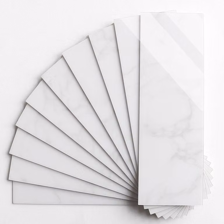 Piastrelle adesive in marmo, colore bianco, confezione da 16 pezzi, dimensioni 29,8 x 9,8 cm