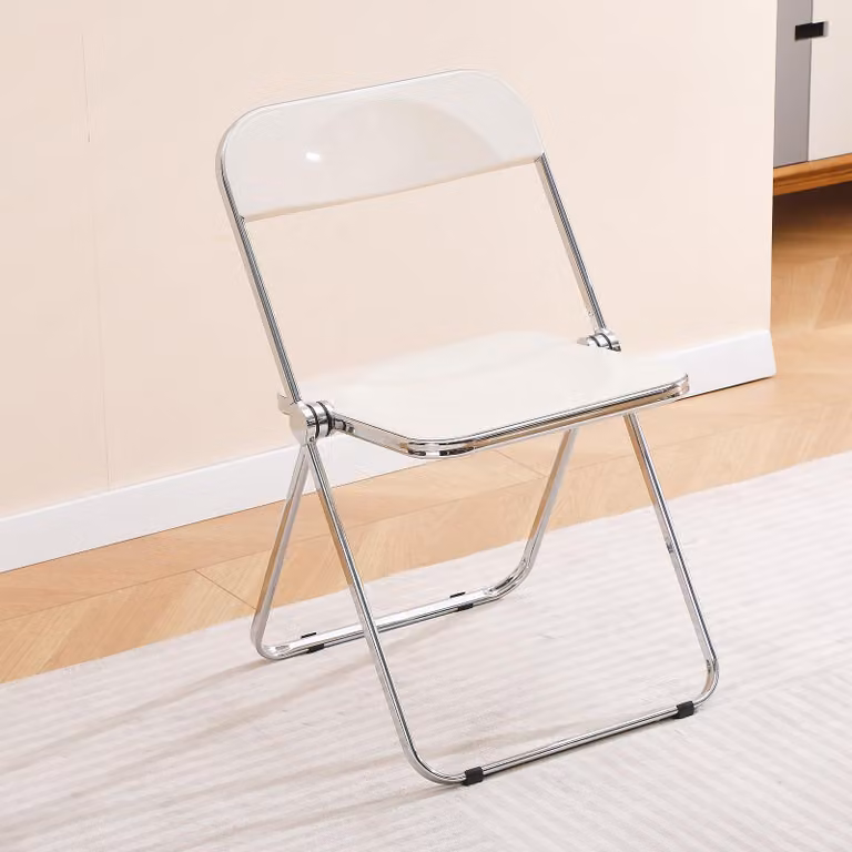 Sedia pieghevole in acrilico con struttura cromata, colore bianco, confezione singola