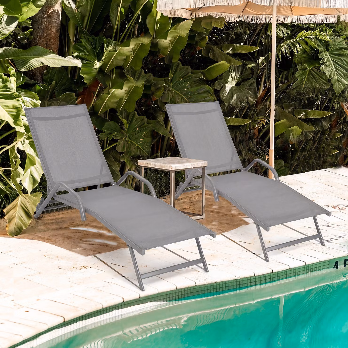 Set di 2 chaise longue da esterno Costway in textilene grigio con sedile traspirante e schienale reclinabile in 5 posizioni