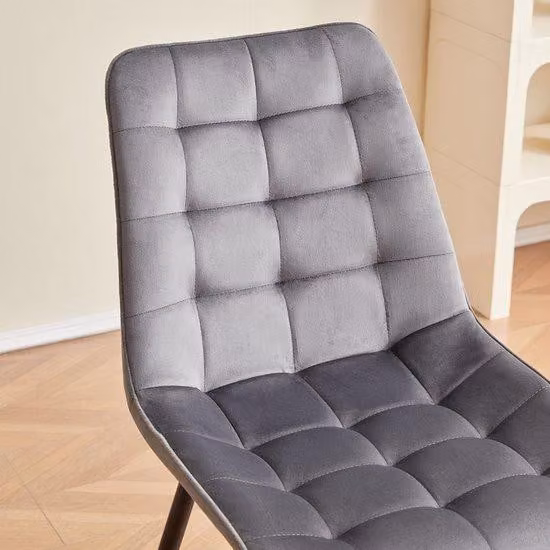 Sedie da pranzo grigie - Esteticamente gradevoli - Rivestimento in velluto - Gambe in metallo - Set da quattro - Perfette per la sala da pranzo o il ristorante
