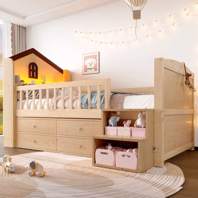 Letto a casetta Mivray per bambini in legno di pino naturale con 4 cassetti, scala con ripiani e illuminazione LED controllabile tramite app, L/P/H: 200 x 90 x 124,5 cm