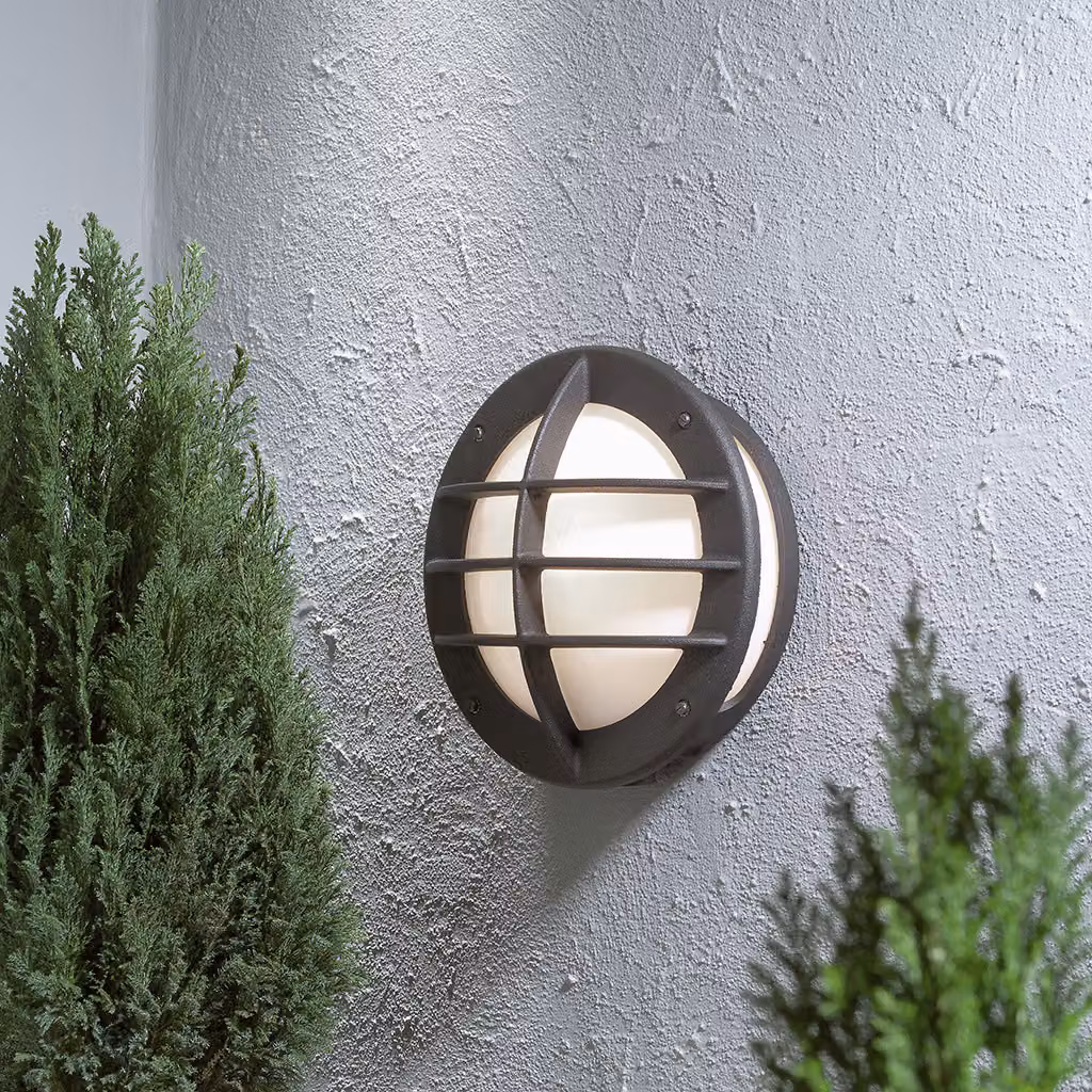 Konstsmide Oden Applique in alluminio laccato nero, con vetro acrilico opalino