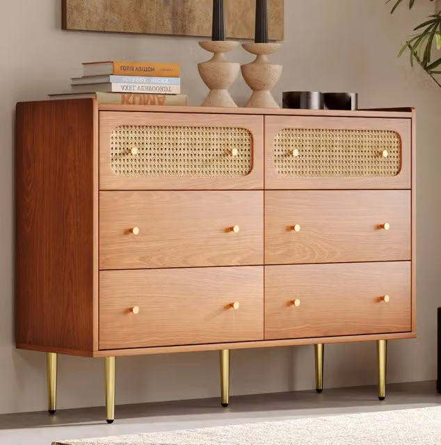 Cassettiera con 6 cassetti; 2 frontali in rattan; gambe in metallo; finitura noce; 120 x 40 x 90 cm