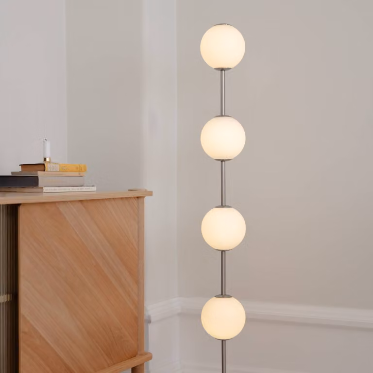 UMAGE Lampada da terra di design Audrey, dimmerabile, Alluminio / Grigio / Zincato, Soggiorno / Sala da pranzo, Metallo, Design, Lampada da terra