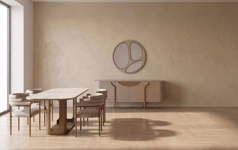 Set da pranzo beige: grande tavolo da pranzo, sedie, credenza, specchio, mobili da sala da pranzo