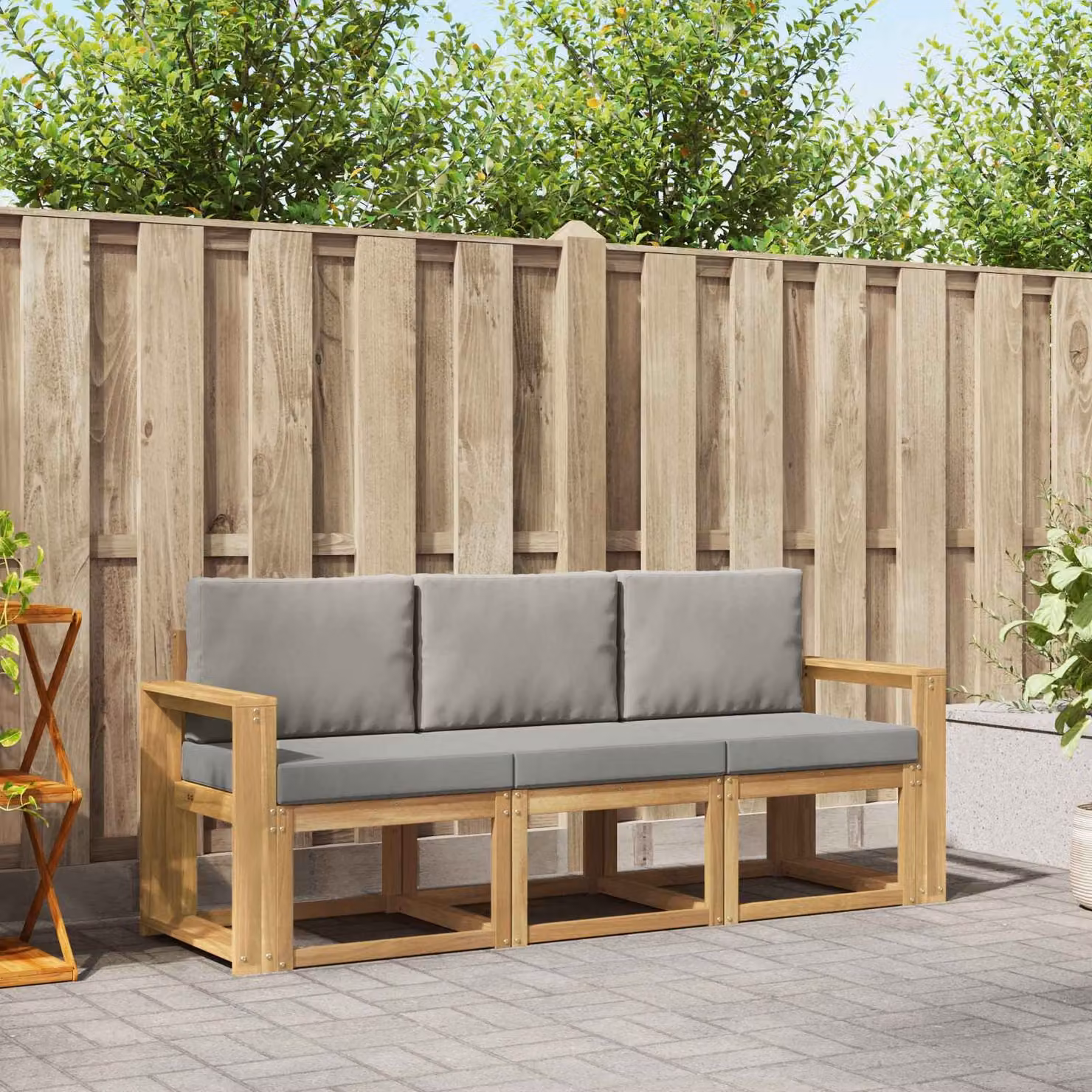 vidaXL Set di divani da esterno 3 pezzi in legno di acacia con cuscini bianchi e grigi