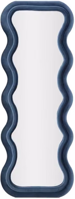 Specchio da parete Emily Wavy Vikasa Home in velluto blu L: 67 cm, H: 166 cm – 1