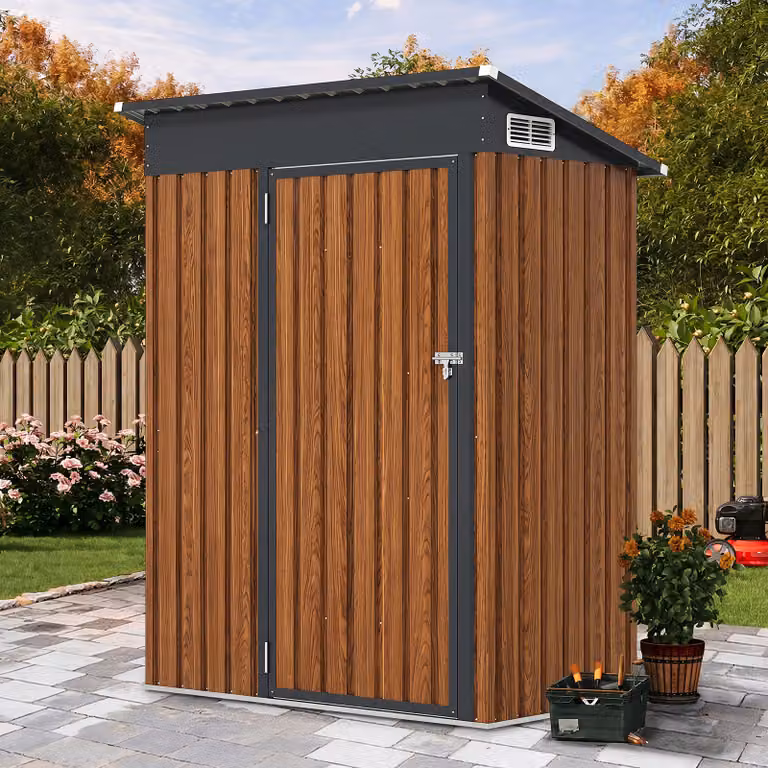 Casetta da giardino Costway in metallo galvanizzato con tetto inclinato e ventilazione, colore marrone, L: 150 cm, P: 90,5 cm, H: 185 cm