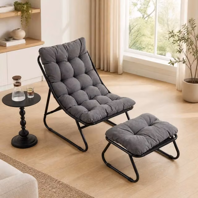 Poltrona da esterno Mivray con pouf poggiapiedi in metallo nero e cuscino grigio con seduta in rete traspirante