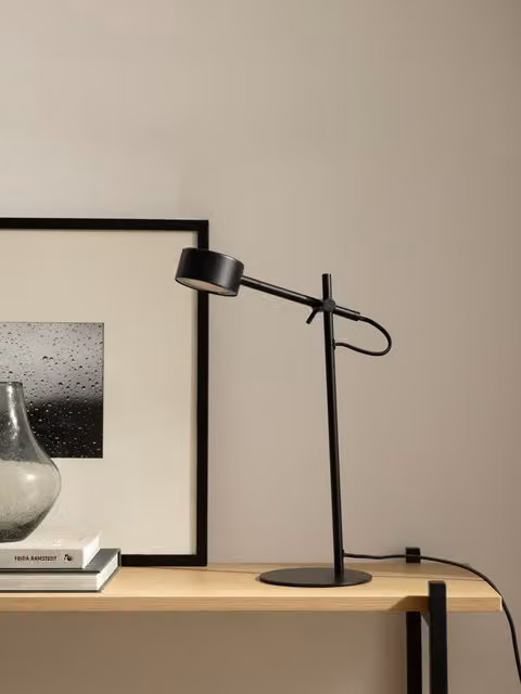 Clyde lampada da tavolo moderna in metallo nera Kenay Home – 1