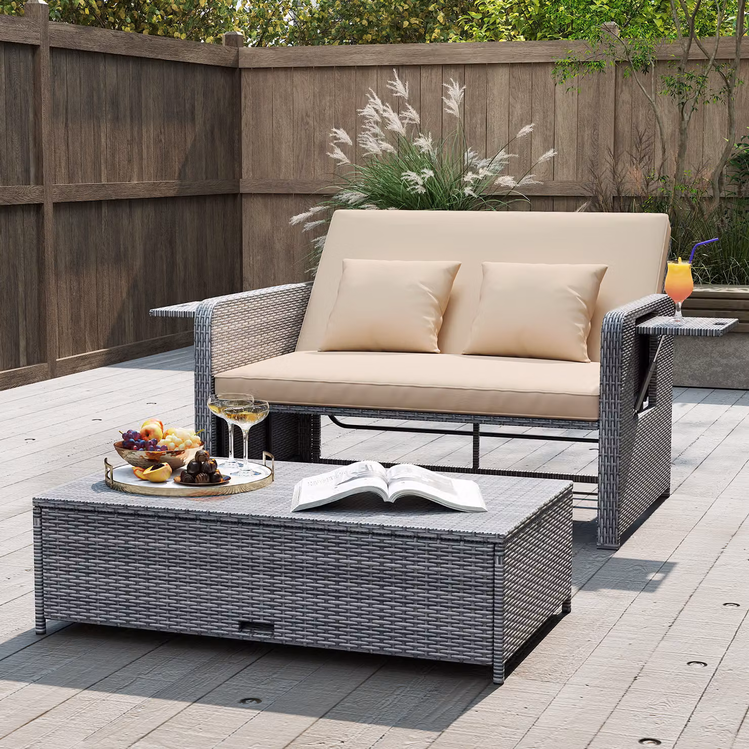 Set di 2 pezzi Costway Divano letto in rattan per giardino e piscina con schienale regolabile e pouf coordinato, colore Beige