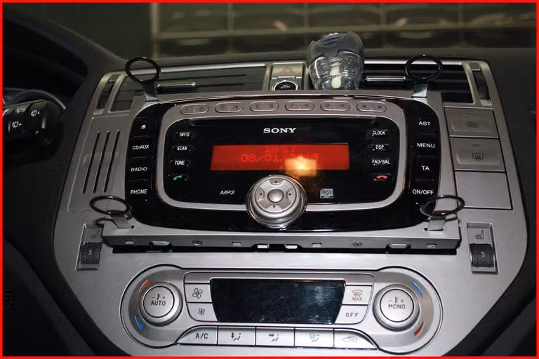 KS TOOLS Attrezzo per lo sblocco dell'unità radio/navigazione BMW - 500.1372