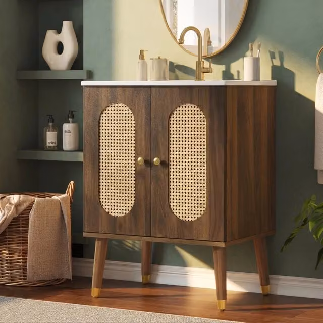 Mobile bagno libero 61 cm con ante in rattan traspirante, ripiani fissi e ampio spazio sotto lavandino in ceramica. Rubinetto non incluso