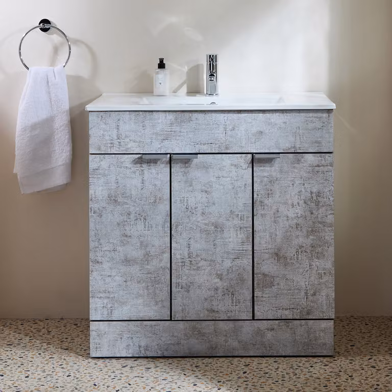 Mobile Bagno a Terra Grigio Cemento da 810mm con Lavabo e Maniglie con Impugnatura a Dito Cromate - Cluo