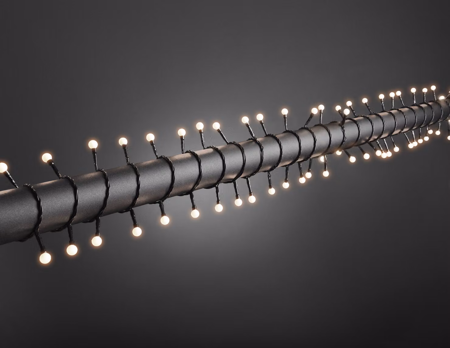Konstsmide - Globelichterkette a LED, diodi rotondi, 80 diodi bianco caldo, trasformatore per esterni da 24 V, cavo nero ; 3691-107