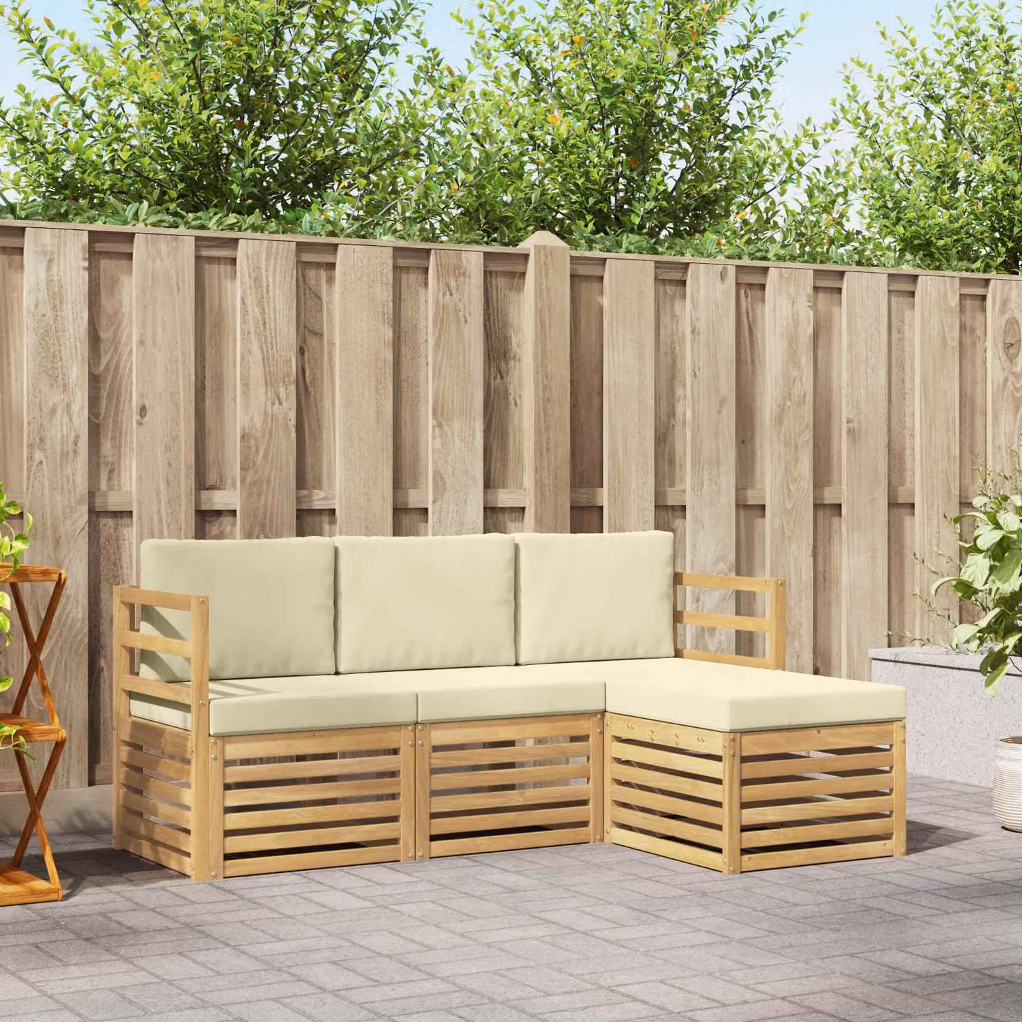 vidaXL Set di divani da esterno a L in legno di acacia con pouf e cuscini, Bianco e Beige