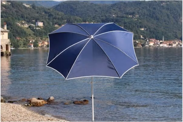 Ombrellone a palo centrale Malta Made in Italy MAFFEI blu con protezione UPF 50+ in poliestere e acciaio ø 200 cm