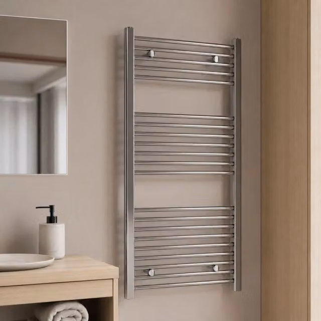 Scaldasalviette da muro OGOMONDO in acciaio cromato con 21 tubi, H 112 cm x L 50 cm x P 45 cm