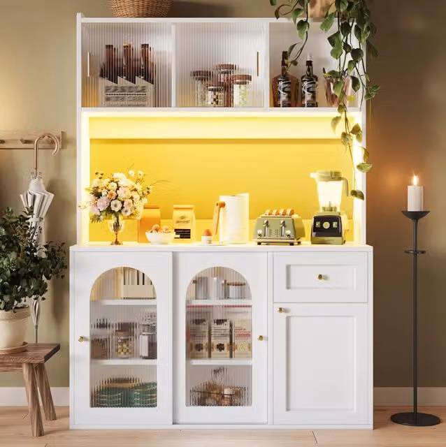 Credenza 120x35x167 cm con LED controllabile da app; ripiani regolabili; MDF e PB; bianco