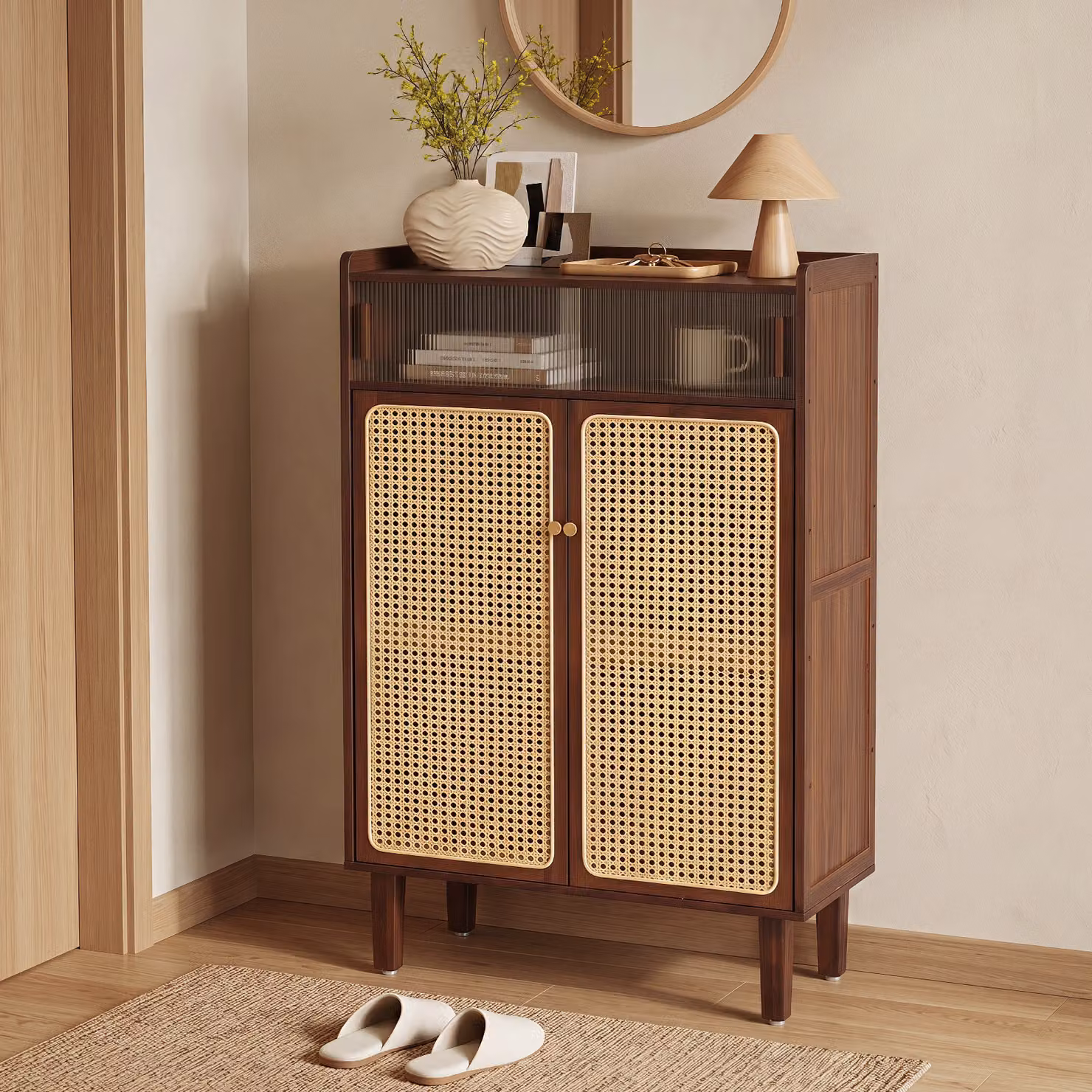 Costway Mobiletto porta scarpe in bambù con ante scorrevoli in rattan PE e 5 ripiani, scarpiera mid-century marrone per camera da letto, soggiorno o ingresso
