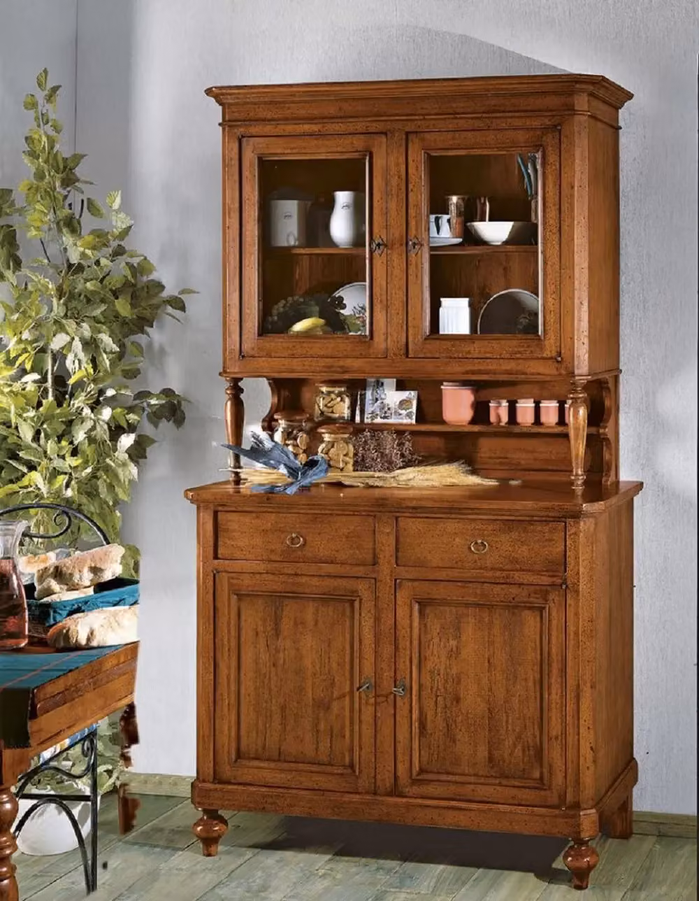 Cristalliera napoletana Mobili 2G in legno massello con ante in vetro e 2 cassetti, colore noce, L/P/H: 116 x 49 x 206 cm – 1