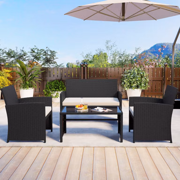 Set da salotto da esterno Costway in rattan beige composto da 4 pezzi con divanetto a 2 posti, poltrone, tavolino con vetro temperato e cuscini imbottiti per giardino e terrazzo