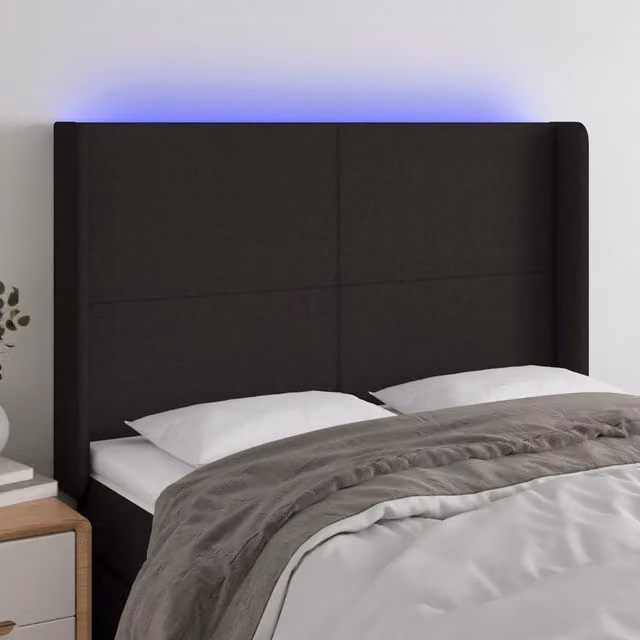 Testiera con LED Design Mania in tessuto nero con porta USB e luce integrata L: 147 cm, P: 16 cm, H: 118/128 cm – 1