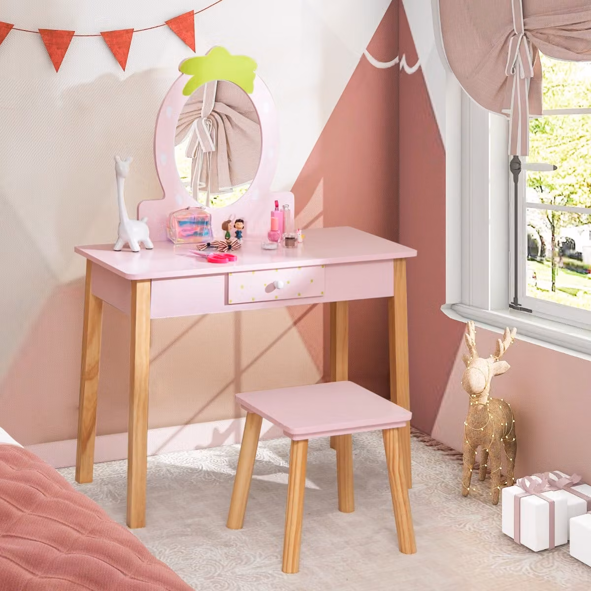 Set vanità per bambini 2 in 1 Costway in legno con sgabello e specchio a forma di fragola, colore rosa