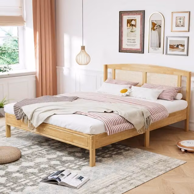 Letto matrimoniale 160x200 cm con 15 doghe e piedini centrali; legno di pino e PE-Rattan naturale