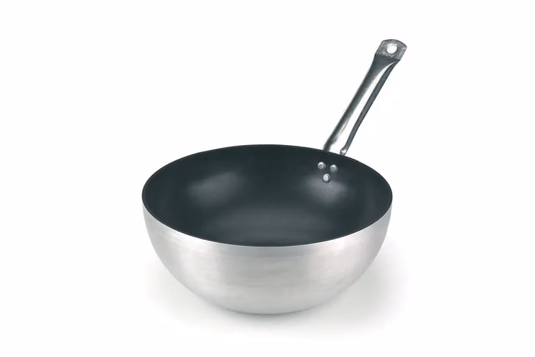 Wok con fondo svasato in alluminio antiaderente con manico in acciaio inox, spessore 5 mm, diam. 32cm