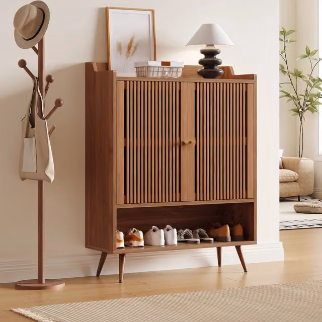 Scarpiera in legno e metallo marrone con ante a battente e vano aperto, stile mid-century, L: 80 cm, P: 35 cm, H: 105 cm