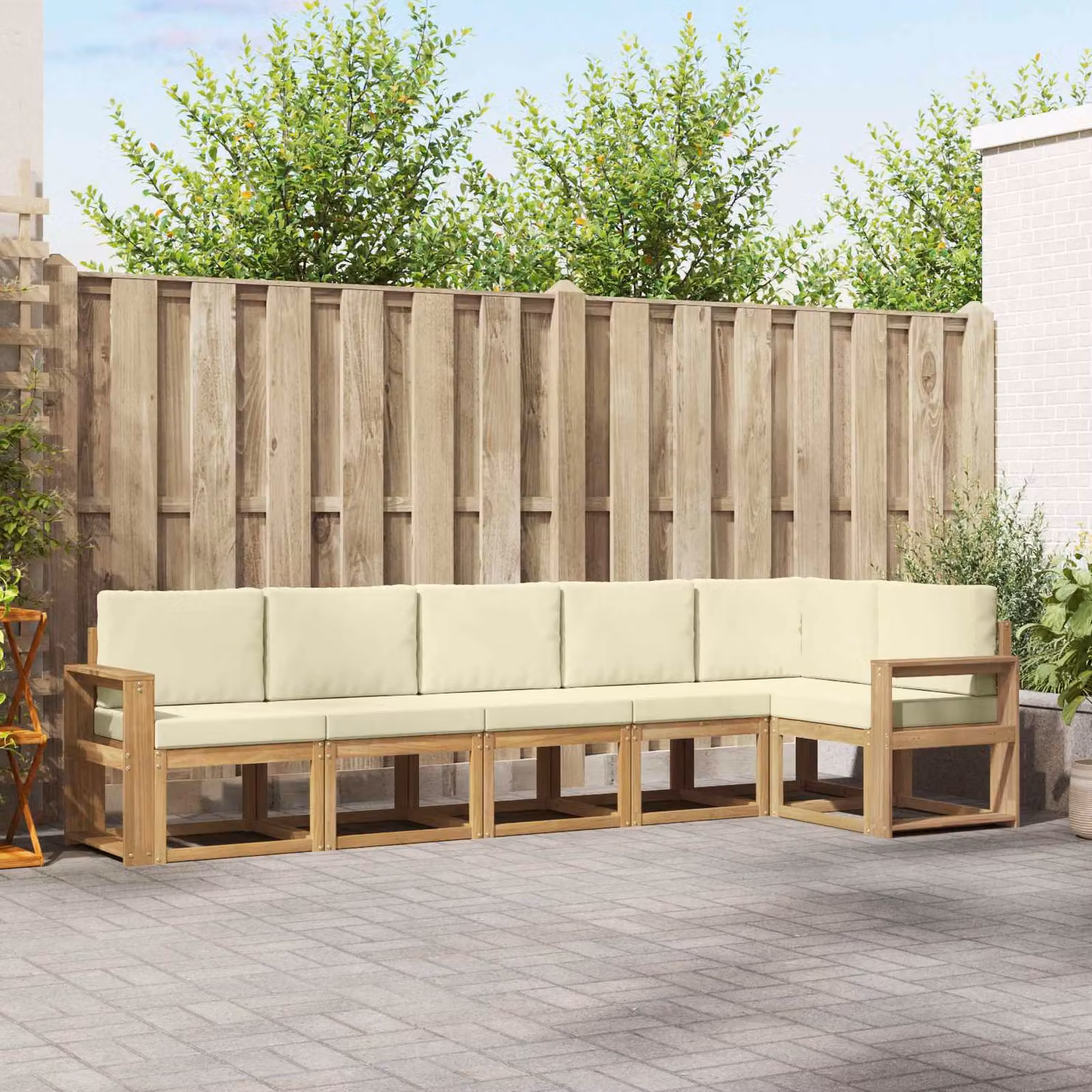 vidaXL Set di divani da esterno a L in legno di acacia con cuscini, Bianco e Beige