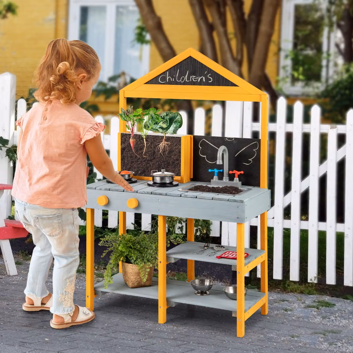 Set cucina da gioco in legno Costway giallo con 2 lavagnette e accessori per bambini